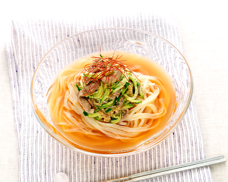 牛肉と胡瓜の胡麻ナムルのせ冷麺