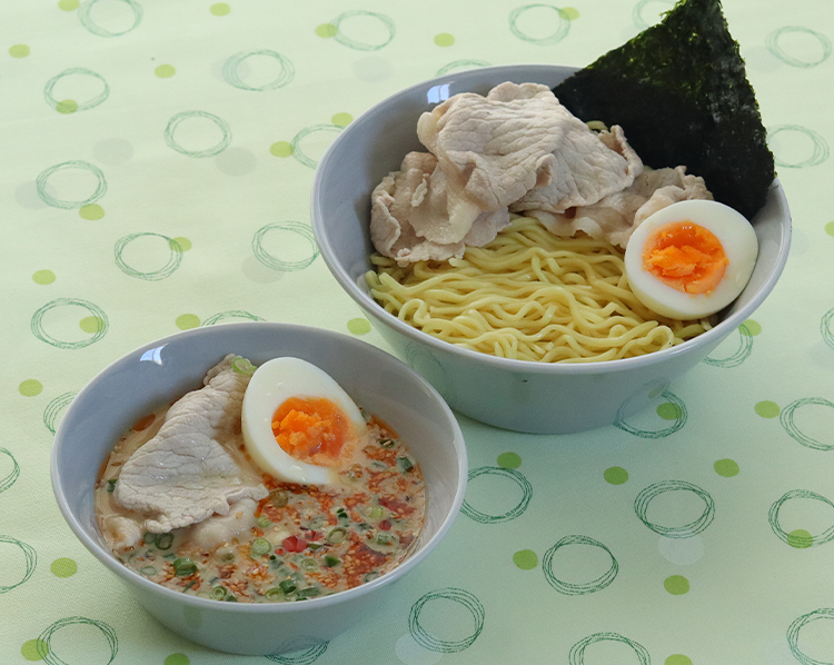 ゆで豚とピリ辛豆乳つけ麺